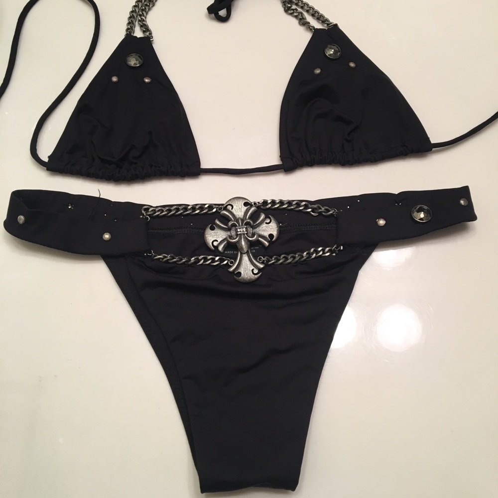 Beach Bunny Cross bikini